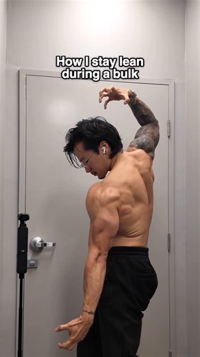 Xin Chen on Instagram: "How I stay lean during my bulk 💁🏻‍♂️ #gymtips"