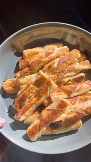 Nalysnyky (Ukrainian Crepes with Sweet Cheese)