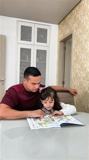 Ser pai de menina é saber que você ganhou um grude para a vida toda.