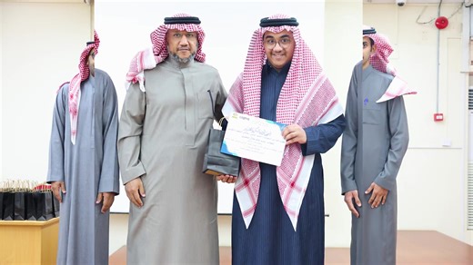 ‏تكريم الطلاب المتميزين أكاديمياً بالصف الأول الثانوي ✨