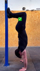 7.4K views · 8.7K reactions | Handstand Pro Tips ✅ @sfecalistenia @coach.nach0 #calisthenics #calistenia #streetworkout #gym #handstand #hspu | Santa Fe Calistenia | Facebook