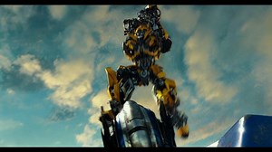 106K views · 452 reactions | Ein kleiner Vorgeschmack auf nächste Woche – macht euch bereit für den neuen Trailer! #Transformers5 | Transformers | Facebook