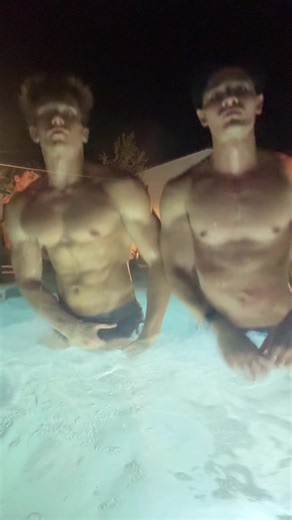 varis 🇦🇱 (@v.varis)’s videos with Azul - J Balvin