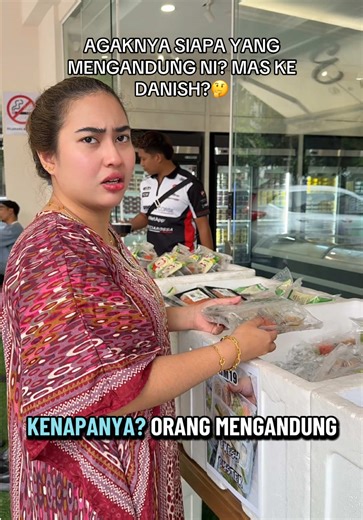 Kita ni risau kat @Mas , lah dia bawak backup pulak @nishh. 🤣 Harini kedai kita buka macam biasa tau dari 12pm-12am (setiap hari)😍 ⏰ Waktu Operasi: 12 tengahari - 12 malam (Setiap Hari) 📍Waze/Google Maps: Emma Delicious Bakery (Hq) Gbs Helmet Setapak (Bawah Gbs Helmet) C-1-1, Residensi 357 Setapak (The Nest, Lorong 2/23D, Setapak #emmadeliciousbakery #kedaidessert #viral #kualalumpur #desserts