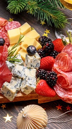 🎄🧀 The Perfect Italian Christmas Cheese Board Create a festive board with a selection of authentic Italian cheeses: Parmigiano Reggiano, Pecorino, Gorgonzola, Fontina, Burrata and Provolone. Pair them with premium cold meats for rich, savoury flavour: Parma Ham, Black Forest, Coppa, Pancetta and Salami. Complete your board with Italian olives, sourdough, and artisan loaves. Serve at room temperature and enjoy the true taste of Italy this Christmas 🇮🇹 Everything you need is available at Caval