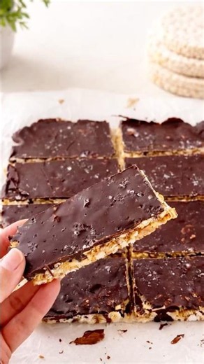 4-Ingredient Chocolate Peanut Butter Crunch Bars | Easy No-Bake Recipe