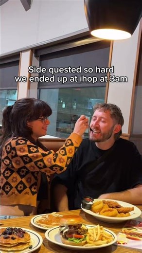 Late night breakfast for the win 🌙 P.S: Not all locations are open 24 hours