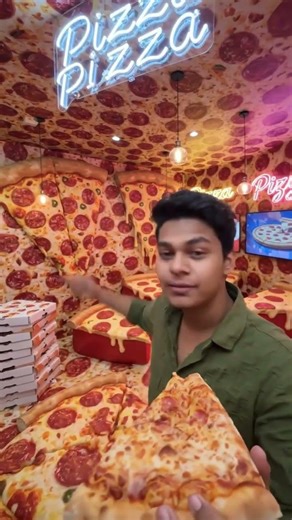 Dekho Aaj ham log Aaye Hain Pizza ki duniya mein🍕🍕🍕 #parathapizza #shorts #shortvideo