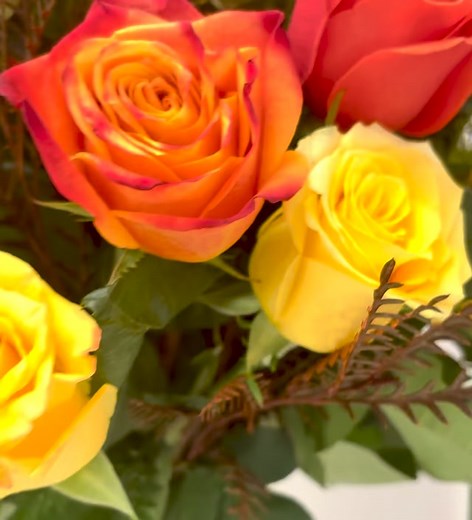 #flowers #pasadena #beautiful #la #florist #bouquet #floristnearme #vase #arrengement #roses #fallcolors #fallflowers | VLM Flowers