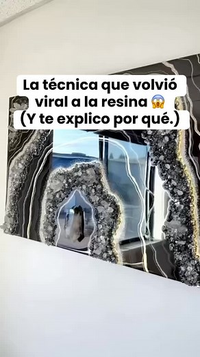 La técnica geoda explicada fácil y rápido ✨ La técnica geoda es una de las más hermosas en resina: colores, brillo y un acabado que parece una piedra preciosa. Si quieres seguir aprendiendo sobre resina y ver más técnicas como esta, guarda este video y sígueme ✨💛 #resinaepoxica #geodaenresina #arteconresina #tecnicasderesina | CreArte Manualidades