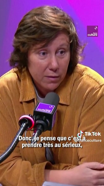 Après la publication par Mediapart de messages antisémites attribués à Jordan Bardella, Marine Le Pen a vivement réagi et annoncé une riposte contre le journal en ligne. Elle a notamment déclaré que ses journalistes devraient