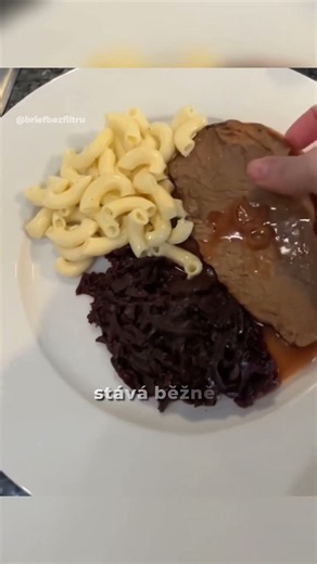 Proč herci při natáčení jídlo VŽDYCKY vyplivují?! 😮🎬