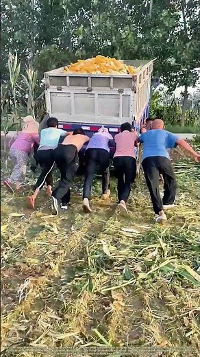 Farm Power Hack: How 8 Farmers Master the Art of Pushing Trucks Uphill