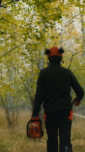 Small but mighty—meet the Husqvarna 340i Chainsaw! 💪🔋 Lightweight and powerful, this battery powered chainsaw is perfect for tackling tough jobs. Whether you're trimming, cutting firewood, or clearing branches, the 340i gives you the power you need with an impressive runtime. Get the job done quicker, cleaner, and greener. 🌱 #husqvarnanewzealand #batterypower #chainsaw #340i #NZlawn | Husqvarna
