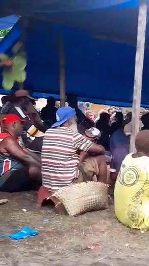 John Wesley Choir at Tevita Marnaiap Wola haus krai Matupit Island 📸 @P.Pakar | Port Moresby Matupit Singsing Group
