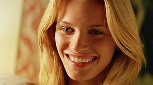 30 ans après La Mutante, que devient l'actrice Natasha Henstridge, star de cette saga culte de science-fiction ?