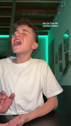 @SIENNA SPIRO last time this cover went completely viral and has currently 3 million likes which is incredible. I saw so many people doing this trend and it means so much to me to see that my version of music is going around the world. Thank you to everybody!! #foryou #viral #trend #die #love