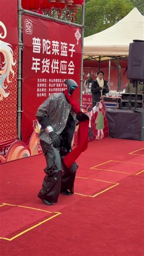 Robots dancing #funny #chinesenewyear #robot #zhoushan
