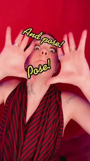 NOW YOU TOO CAN EXCEL IN THE ART OF 🧁🧁 SELFIES! 💅✨💯#learnontiktok #tiktokpartner #luxytaughtme