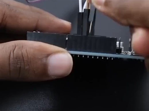 使用Scratch测量arduino距离 Arduino UNO 面包板 Ultrasonic Sensor Scratch