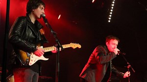 VIDÉO. Sur scène, un Manchois rend hommage au chanteur -M- au festival Lessay N'rock