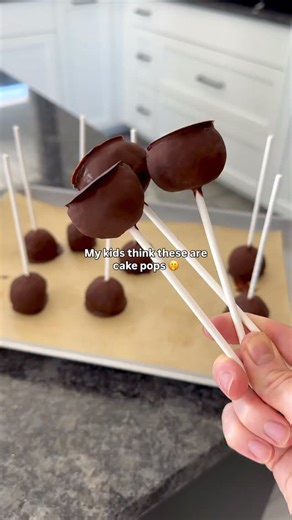 Levi Jensen | HEALTHY “CAKE POP” BLISS BALLS ✨ ✨1 cup oats ✨1 cup raw cashews ✨12 pitted dates ✨1/4 tsp salt ✨1/2 cup dark chocolate chips, melted In a... | Instagram