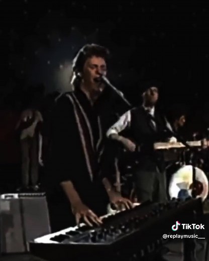 Daryl Hall John Oates Maneater 1982