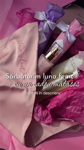 🌸 Față de pernă silk-like oferită CADOU la orice comandă de minim 428 lei 🌸 Este luna noastră! Merităm un somn răsfățat, piele catifelată și păr mătăsos 🥰 Fețele de pernă din satin silk-like sunt aliatul perfect: nu absorb rutina de skincare, îți lasă părul neted, fără fire rebele și ai parte de nopți odihnitoare, pentru zile în care radiezi! 😇 Nuanțe pastel, broderie elegantă We Velvet și cea mai catifelată atingere ✨️❤️ Comandă acum, ne ocupăm de tot! 🥰 #giftbox #cleanbeauty #martie #mart
