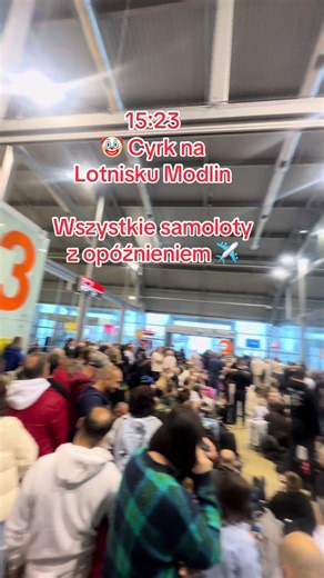 Cyrk na Lotnisku Modlin: Opóźnione Samoloty