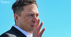 Elon Musk Revealed His Alcoholic Drink of Choice and Twitter Had Some Thoughts
