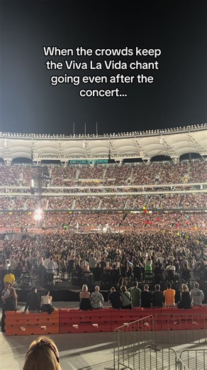 Wholesome Crowd Chants at Coldplay Concert - Viva La Vida Singing