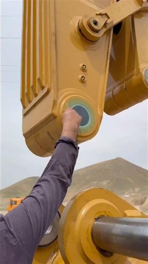⚡😱 Incredible Skills! How Massive Excavator Boom Pins Are Installed | Heavy Equipment Assembly