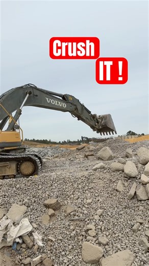 Recycling Concrete ♻️ Excavator feeds Crusher