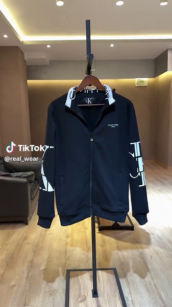 Real Wear (@real_wear) adlı kullanıcının Radyodabizimsarki - orijinal ses - Radyodabizimsarki ile oluşturduğu videoları