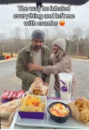 On today's episode, I gave YAAZI 2 chances to use the napkin, the third time I couldn't control myself 🤷🏻‍♀️ #rockpaperscissors #family #foodchallege #rockpaperfoodchallenge #husbandwife