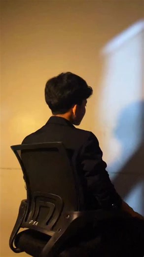 ZAD Ats Tsaminah on Instagram: "🔍 Balaghah Series – Memahami Saj’ & Izdîwâj Dua gaya bahasa yang sering terdengar mirip, tapi sebenarnya punya fungsi dan struktur yang berbeda. ✨ Saj’ → keseimbangan bunyi di akhir kalimat. ✨ Izdîwâj → keserasian pilihan kata dalam satu rangkaian makna. Keduanya sama-sama indah, tapi dipakai untuk tujuan retoris yang berbeda. Di sinilah seni bahasa Arab menunjukkan presisi dan kehalusan maknanya. #Balaghah #IlmuBalaghah #BelajarArab #Saj’ #Izdîwâj #BahasaArab #R