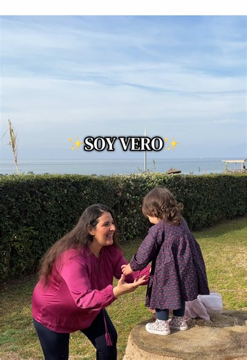 Ser mamá de cinco es vivir en modo aventura 24/7 🤍 Cuatro niñas, un niño y un corazón que no me cabe en el pecho 💕 Aquí hay risas, hay caos, hay días largos… pero también hay abrazos que lo curan todo 🫶🏼 No soy la mamá perfecta, pero sí soy la mamá que lo da todo cada día 👩‍👧‍👧👦 Bienvenidos a nuestro pequeño gran mundo ✨ #MamaDeCinco #MaternidadReal #VidaEnFamilia #CrianzaConAmor #MomLife 💕