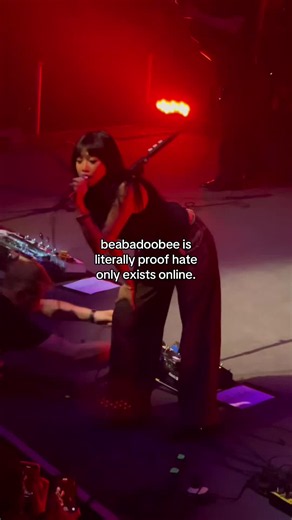 beabadoobee live reaction — why the crowd is so loud