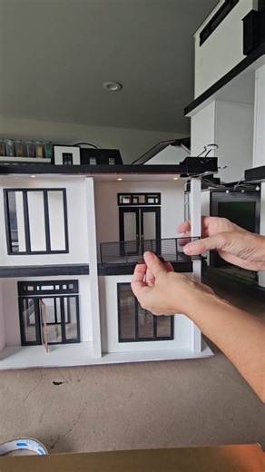 Rosa on Instagram: "Part 8 of my 1:24 scale modern dollhouse build. In this video i show you how I did the second floor lighting and balcony railings."