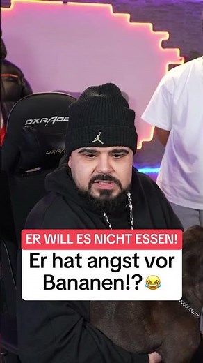 He can't eat bananas😂 #bzet #bananas