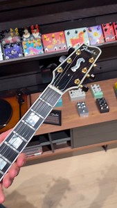 Just In: Check out this incredible pre-owned Fender Custom Shop Robben Ford Ultra FM Masterbuilt by Greg Fessler in 3 Color Burst 🔥🔥🔥 Available in-store and online at Round Hill Music Co. | Round Hill Music Co.