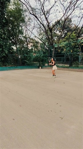 🎾 SOLO BALL MACHINE TRAINING 🎾 Train smarter. Train faster. Train with purpose. ✅ High-repetition drills ✅ Perfect for beginners to advanced players ✅ Focus on consistency, footwork, and shot control ✅ Coach-guided drills using ball machine This session is ideal if you want real improvement without distractions. 📩 Message now to book your solo session #tennis🎾 #tenniscoach #tennisplayer #tennislife #tennisballmachine #Muntinlupa #tennis | Play Tennis by Coach Earl