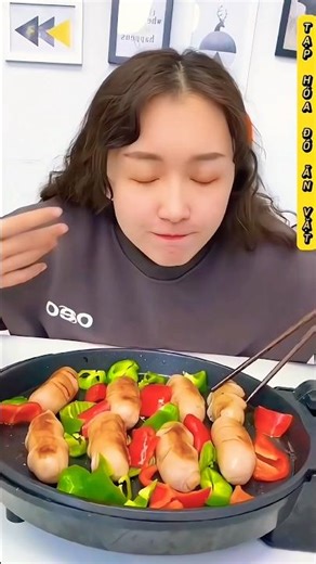 Lúc Đầu Chê Xúc Xích Dở Lúc Sau Lại Lén Ăn Vụng! #mukbang #food #anuong #anvat #shorts