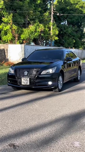 2014 Toyota Crown Royal: Specifications and Price