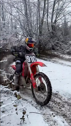 Wringing Out a CR125 In The Snow