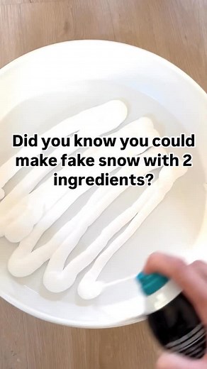 2 Ingredient fake snow! Using shaving cream and baking soda! Mix well and crumples like real snow! Not taste safe and must be adult supervised! #snow #winter #christmas #playideas #sensory | mumbee_hive
