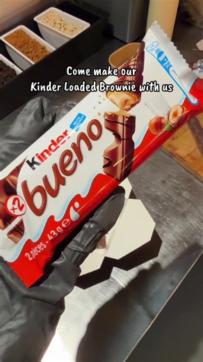 The ultimate Kinder Loaded Brownie 🤎🍫✨ Gooey, chocolatey and loaded with Kinder goodness — you need to try this one! 😍 📍64 church street, Tamworth, B79 7DF #phatbites #tamworth #desserts #brownies #fyp