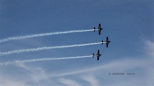 Watch $300,000 Extra 300 aircraft stun crowds with unreal maneuvers