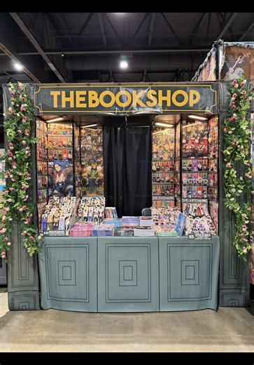 Our new setup for this year’s cons. Experimenting on this new setup to be ✨aesthetic ✨ and it seems to be working lol! #animecon #comiccon #kamicon