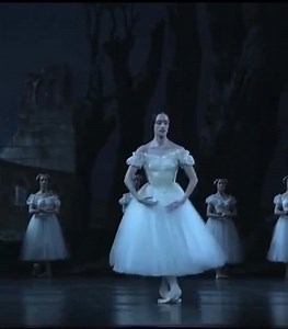Dorothée Gilbert in Giselle Ballet de l'Opéra National de Paris @dorotheegilbert #repost @ballet_onpoint | Núcleo de Dança Carolina Cox